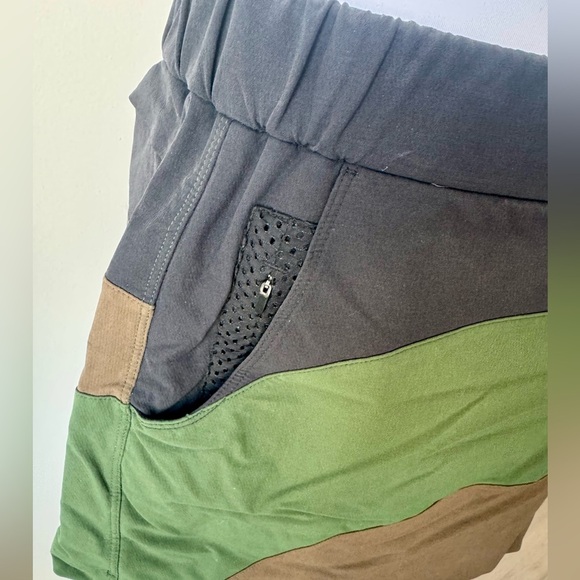 Outdoor Voices Colorblock RecTrek Skort 3” 💚🤎 - Picture 4 of 9